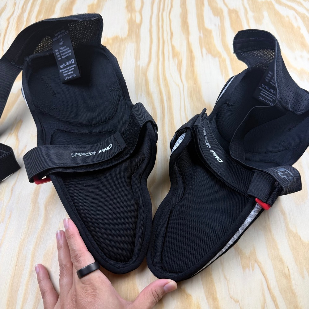 Alpinestars Vapor Pro Knee Protector Guards Black Red S-M Motocross MTB 84153 - Picture 3 of 6